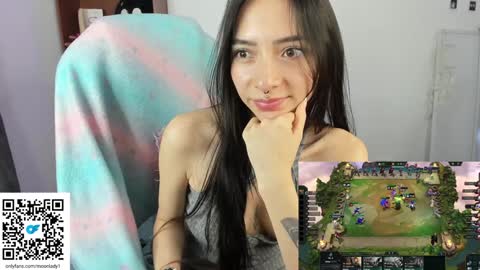 Snapshot of moonlady_ chatting on 01-20-25, 02:22 MOON  online show from 01-20-25, 02:22