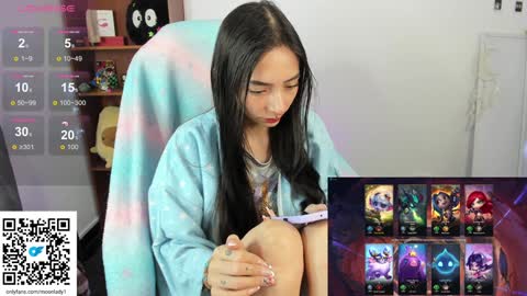 Snapshot of moonlady_ chatting on 01-21-25, 12:25 MOON  online show from 01-21-25, 12:25