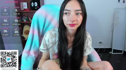 Snapshot of moonlady_ chatting on 01-21-25, 03:26 MOON  online show from 01-21-25, 03:26