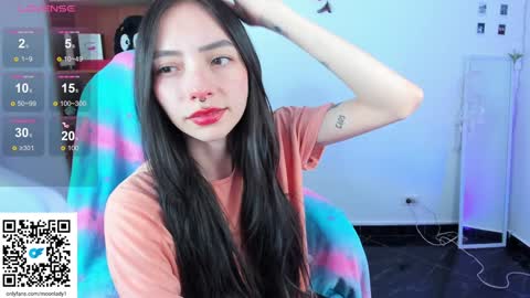 Snapshot of moonlady_ chatting on 01-24-25, 10:19 MOON  online show from 01-24-25, 10:19