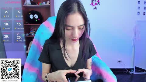 Snapshot of moonlady_ chatting on 01-28-25, 01:50 MOON  online show from 01-28-25, 01:50