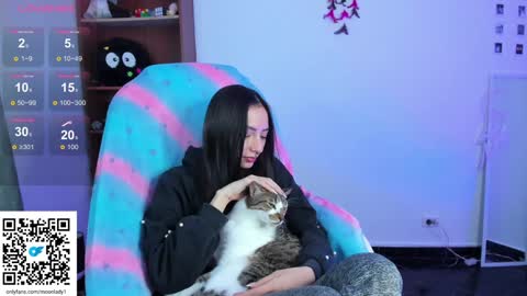 Snapshot of moonlady_ chatting on 01-28-25, 05:00 MOON  online show from 01-28-25, 05:00