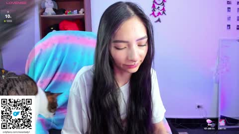 Snapshot of moonlady_ chatting on 02-01-25, 02:37 MOON  online show from 02-01-25, 02:37