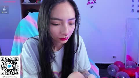Snapshot of moonlady_ chatting on 02-04-25, 11:27 MOON  online show from 02-04-25, 11:27