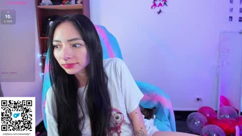 Snapshot of moonlady_ chatting on 02-05-25, 02:29 MOON  online show from 02-05-25, 02:29