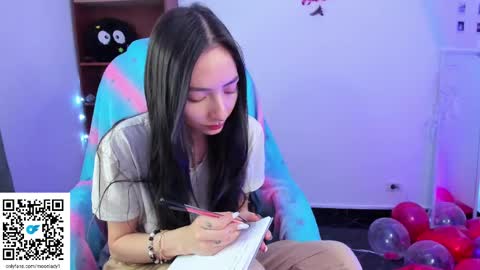Snapshot of moonlady_ chatting on 02-12-25, 03:40 MOON  online show from 02-12-25, 03:40