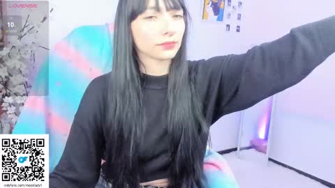 Snapshot of moonlady_ chatting on 09-10-25, 02:33 MOON  online show from 09-10-25, 02:33
