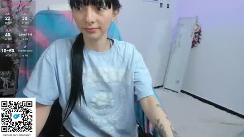Snapshot of moonlady_ chatting on 09-12-25, 11:04 MOON  online show from 09-12-25, 11:04