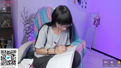 Snapshot of moonlady_ chatting on 09-25-25, 05:22 MOON  online show from 09-25-25, 05:22
