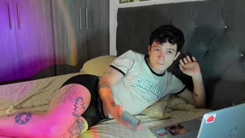 Snapshot of moonlight_baee chatting on 02-18-25, 05:20 Clove online show from 02-18-25, 05:20