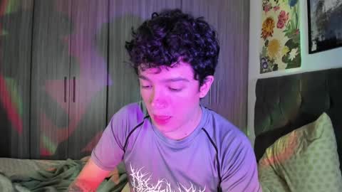 Snapshot of moonlight_baee chatting on 03-10-25, 08:26 Clove online show from 03-10-25, 08:26