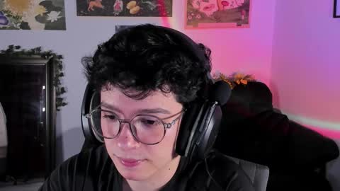 Snapshot of moonlight_baee chatting on 01-08-26, 02:25 Clove online show from 01-08-26, 02:25