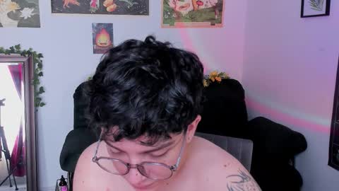 Snapshot of moonlight_baee chatting on 01-12-26, 04:56 Clove online show from 01-12-26, 04:56