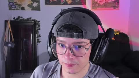 Snapshot of moonlight_baee chatting on 02-18-26, 05:36 Clove online show from 02-18-26, 05:36