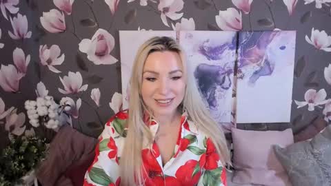 Snapshot of moonlight_emma chatting on 11-13-25, 09:52 Emma online show from 11-13-25, 09:52