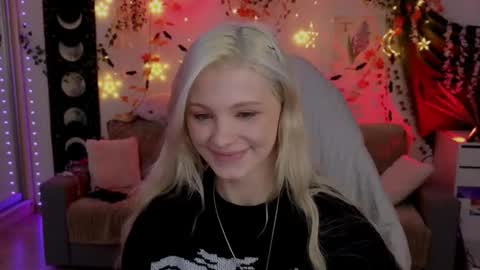 Snapshot of moonlight_mia chatting on 10-31-25, 06:09 Mia online show from 10-31-25, 06:09