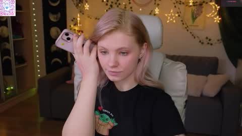 Snapshot of moonlight_mia chatting on 03-25-26, 06:47 Mia online show from 03-25-26, 06:47