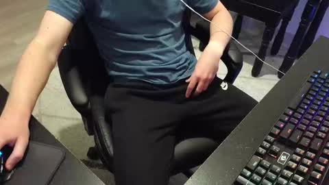 Snapshot of moonlighter7 chatting on 11-06-25, 01:50 moonlighter7 online show from 11-06-25, 01:50