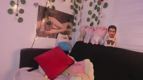 Snapshot of moonliight__ chatting on 02-20-26, 11:05 moonliight__ online show from 02-20-26, 11:05