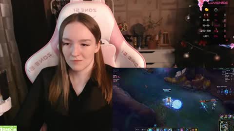 Snapshot of moonlish_siren chatting on 01-21-25, 10:51 Katrin online show from 01-21-25, 10:51