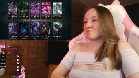 Snapshot of moonlish_siren chatting on 09-20-25, 09:27 Katrin online show from 09-20-25, 09:27