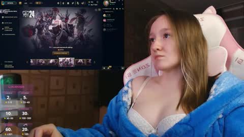 Snapshot of moonlish_siren chatting on 09-21-25, 09:05 Katrin online show from 09-21-25, 09:05