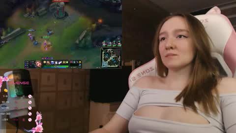 Snapshot of moonlish_siren chatting on 10-11-25, 08:29 Katrin online show from 10-11-25, 08:29