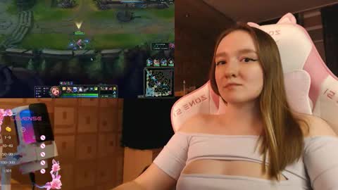 Snapshot of moonlish_siren chatting on 10-20-25, 09:15 Katrin online show from 10-20-25, 09:15