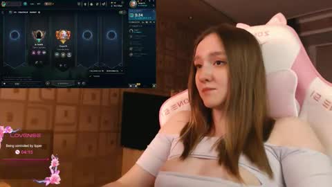 Snapshot of moonlish_siren chatting on 10-22-25, 11:04 Katrin online show from 10-22-25, 11:04