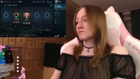 Snapshot of moonlish_siren chatting on 10-23-25, 08:18 Katrin online show from 10-23-25, 08:18