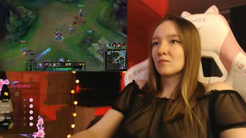 Snapshot of moonlish_siren chatting on 10-24-25, 08:16 Katrin online show from 10-24-25, 08:16