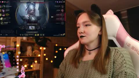 Snapshot of moonlish_siren chatting on 10-28-25, 09:06 Katrin online show from 10-28-25, 09:06