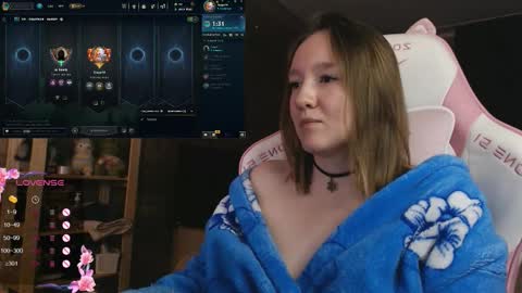 Snapshot of moonlish_siren chatting on 11-21-25, 06:06 Katrin online show from 11-21-25, 06:06