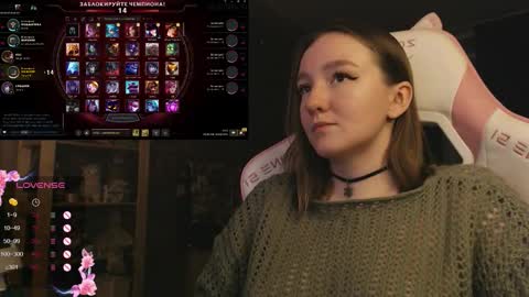 Snapshot of moonlish_siren chatting on 12-04-25, 08:28 Katrin online show from 12-04-25, 08:28