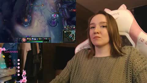 Snapshot of moonlish_siren chatting on 12-17-25, 06:25 Katrin online show from 12-17-25, 06:25