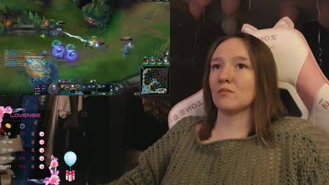 Snapshot of moonlish_siren chatting on 01-11-26, 09:53 Katrin online show from 01-11-26, 09:53