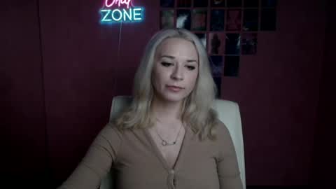 Snapshot of moonsusanna chatting on 07-06-26, 05:15 Susanna online show from 07-06-26, 05:15