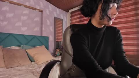 Snapshot of moony_14 chatting on 02-02-25, 01:08 Michelle online show from 02-02-25, 01:08