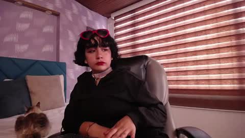 Snapshot of moony_14 chatting on 02-13-25, 04:07 Michelle online show from 02-13-25, 04:07