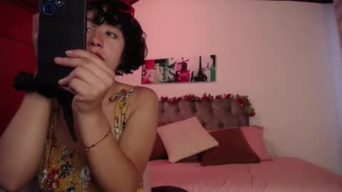 Snapshot of moony_14 chatting on 02-19-25, 08:10 Michelle online show from 02-19-25, 08:10