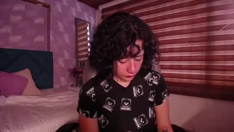 Snapshot of moony_14 chatting on 02-20-25, 08:47 Michelle online show from 02-20-25, 08:47