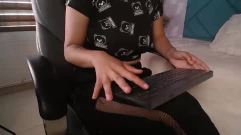 Snapshot of moony_14 chatting on 03-06-25, 07:21 Michelle online show from 03-06-25, 07:21