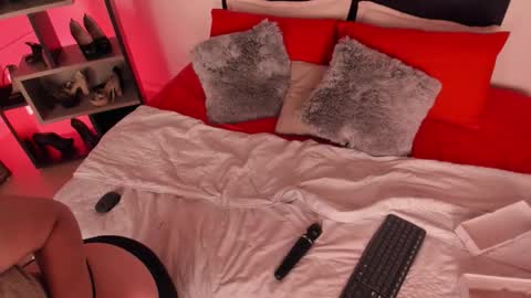 Snapshot of moony_14 chatting on 10-28-25, 12:41 Michelle online show from 10-28-25, 12:41