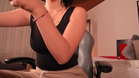 Snapshot of moony_14 chatting on 11-05-25, 01:11 Michelle online show from 11-05-25, 01:11