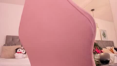 Snapshot of moony_14 chatting on 11-23-25, 02:39 Michelle online show from 11-23-25, 02:39