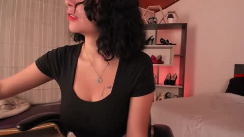 Snapshot of moony_14 chatting on 01-06-26, 12:42 Michelle online show from 01-06-26, 12:42