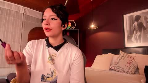 Snapshot of moony_14 chatting on 02-07-26, 01:04 Michelle online show from 02-07-26, 01:04