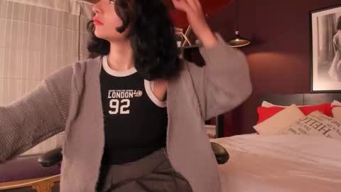 Snapshot of moony_14 chatting on 02-11-26, 12:32 Michelle online show from 02-11-26, 12:32