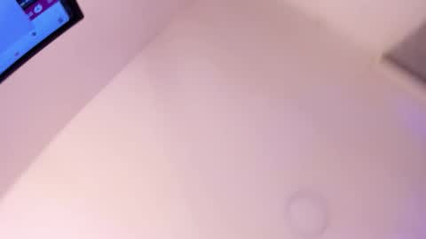 Snapshot of moony_14 chatting on 03-23-26, 01:04 Michelle online show from 03-23-26, 01:04