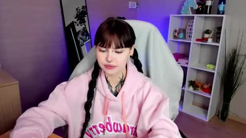 Snapshot of morana_batt chatting on 10-11-25, 02:00 Morana online show from 10-11-25, 02:00